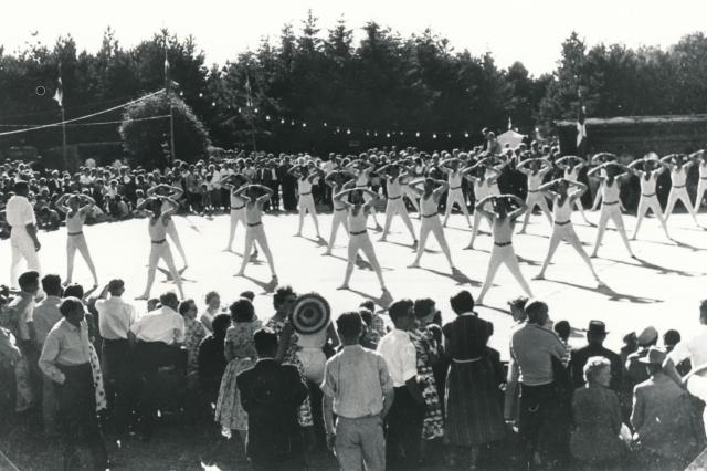 Motionshold ved Høve-festen - 1959 (B8353)